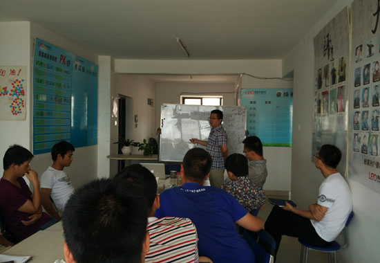 领先公司6月份市场会议李总讲解