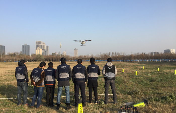 大家在认真进行实操 大家在认真进行实操