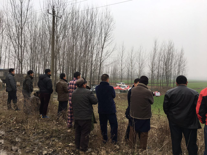 大家一边听黄总讲解,一遍看实际的飞行效果 大家一边听黄总讲解,一遍看实际的飞行效果