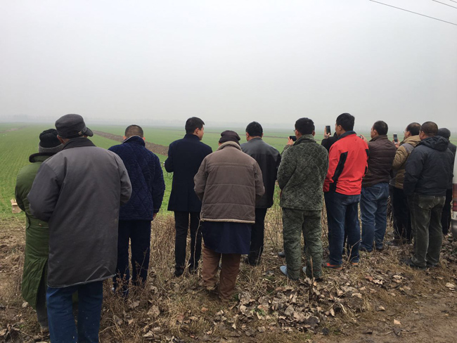 大家一边听黄总讲解,一遍看实际的飞行效果