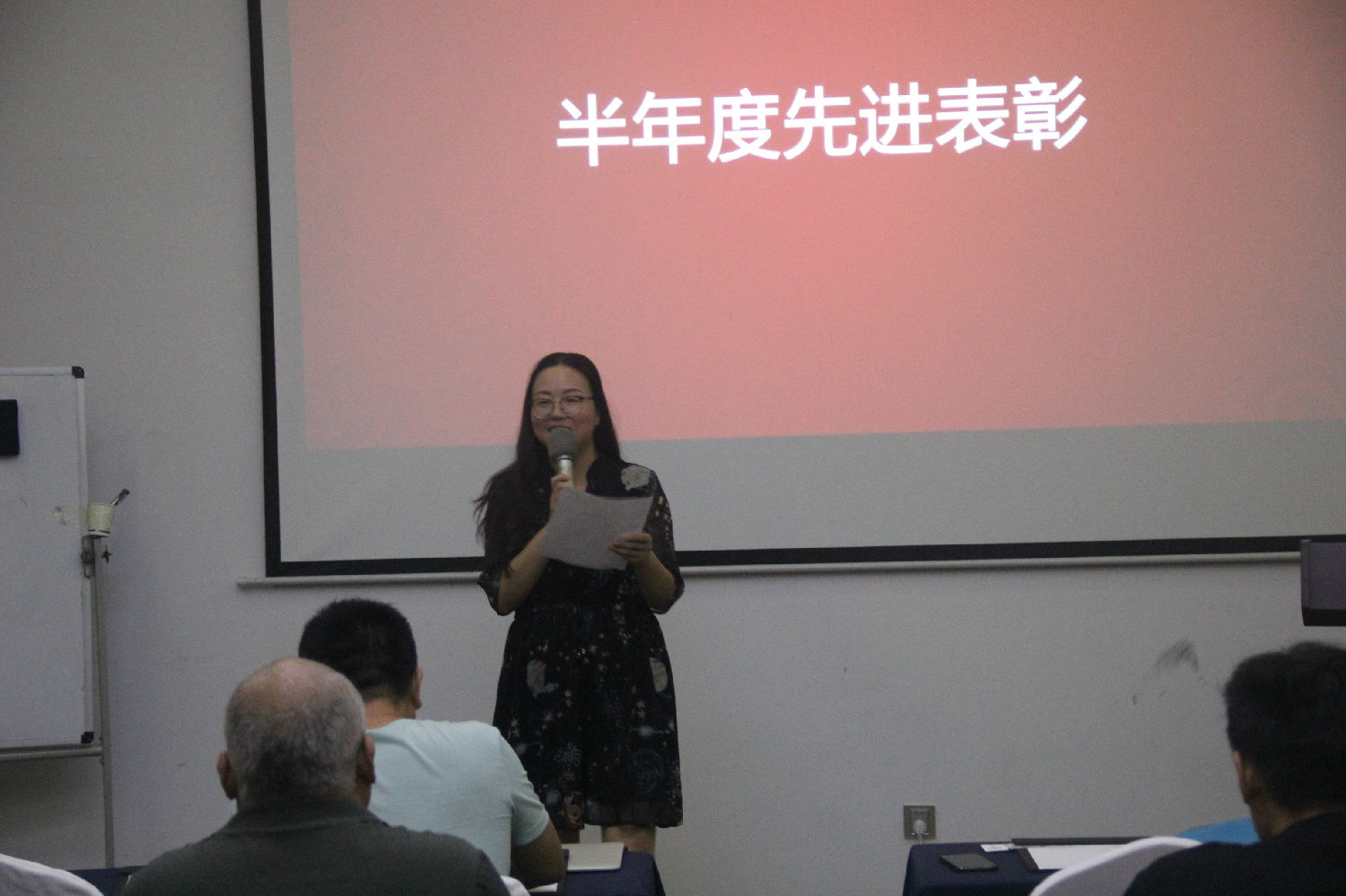 张总宣布无人机销售获奖 张总宣布无人机销售获奖